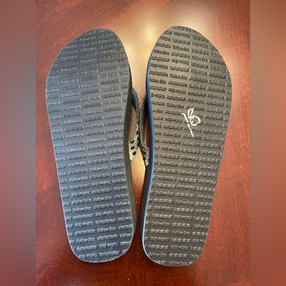 NWOT Yellow Box Platform Flip Flops with Silver Accents 11M - Picture 5 of 8
